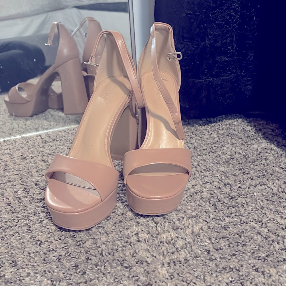 Pinky nude high heels